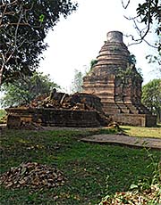 'A Lannanese Chedi with a Collapsed Viharn in Chiang Saen' by Asienreisender